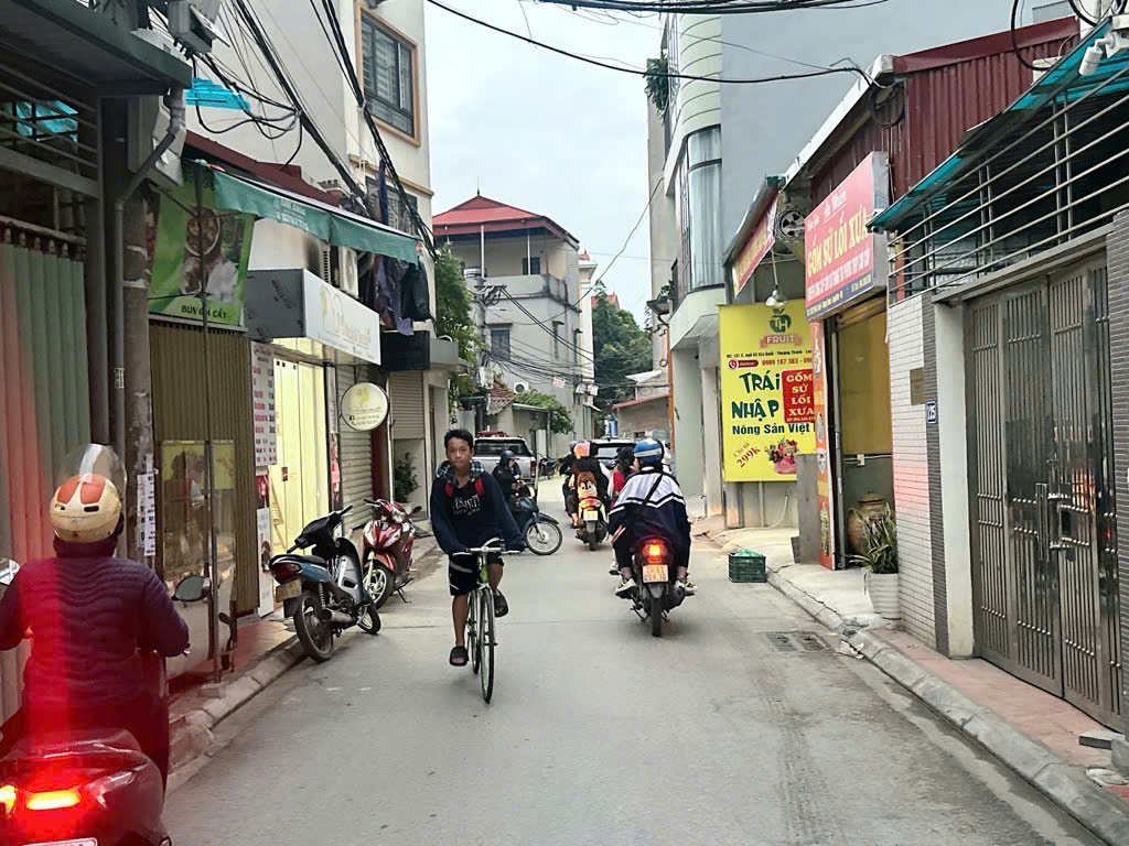 M_U_A ĐẤT TẶNG NHÀ – NGÕ THÔNG – TO RỘNG 2 Ô TÔ TRÁNH NHAU – KINH DOANH XUẤT SẮC, LỘC LÁ KHÔNG HẾT